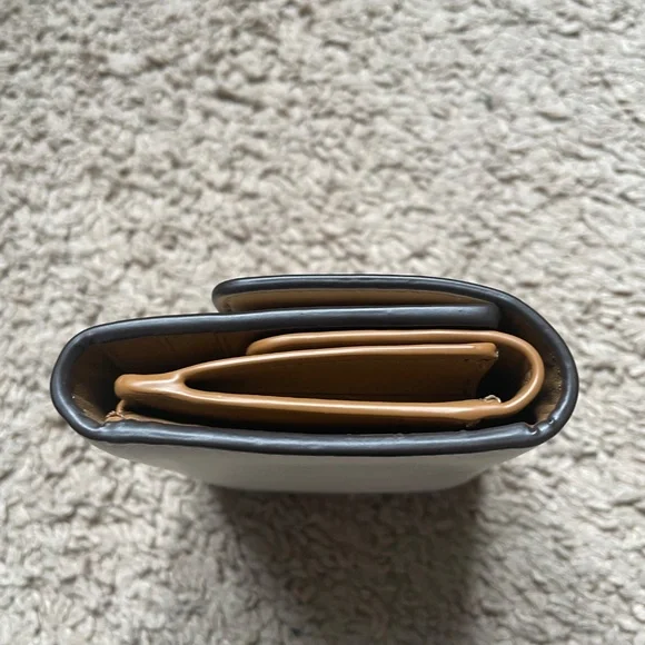 Coach Turn Lock Wallet - Chalk - Picture 4 of 10